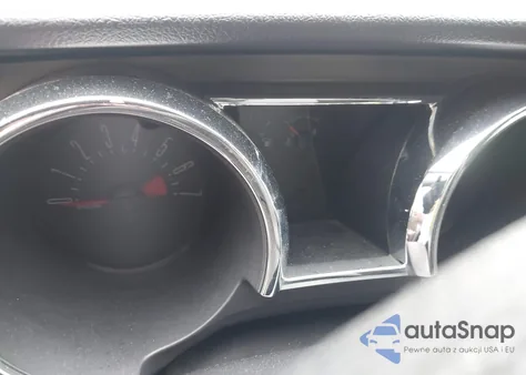 2005 Ford Mustang V6 Deluxe/V6 Premium z USA, uszkodzony, nr VIN 1ZVFT80N155104919